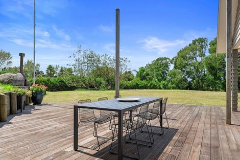 Photo of property in 949 State Highway 16, Waimauku, 0812