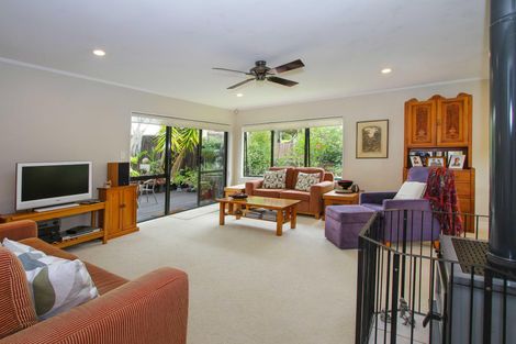 Photo of property in 5 John Webster Place, Glen Eden, Auckland, 0602