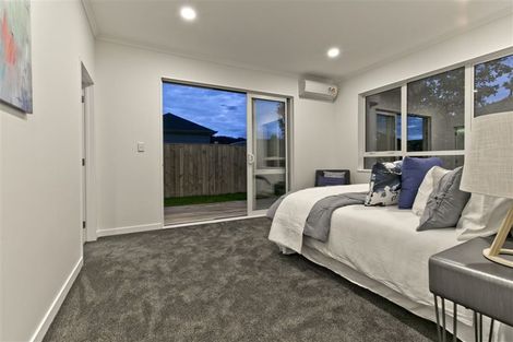 Photo of property in 12 Sir Lincoln Drive, Kumeu, 0810