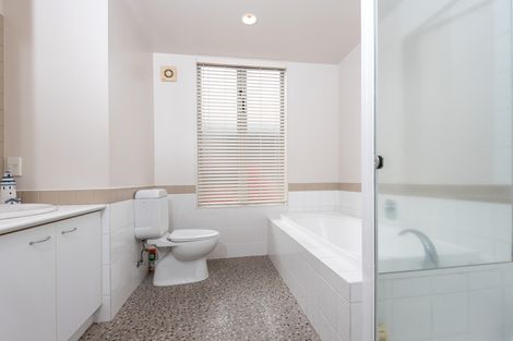 Photo of property in 2/50 The Esplanade, Eastern Beach, Auckland, 2012