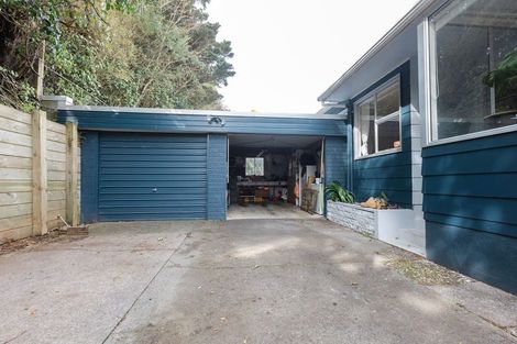 Photo of property in 5 Poharama Place, Marfell, New Plymouth, 4310