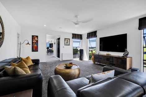 Photo of property in 15 Links Drive, Waiwhakaiho, New Plymouth, 4312