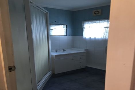 Photo of property in 97 Hobsonville Road, West Harbour, Auckland, 0618