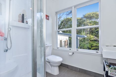 Photo of property in 65 Warner Park Avenue, Laingholm, Auckland, 0604