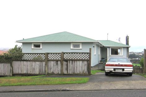 Photo of property in 10 Fitzpatrick Street, Newlands, Wellington, 6037