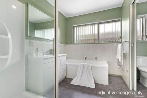 Photo of property in 1/31 Borrowdace Avenue, Botany Downs, Auckland, 2010