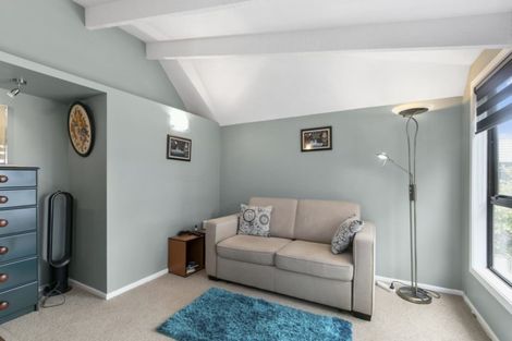 Photo of property in 211 Miromiro Road, Normandale, Lower Hutt, 5010