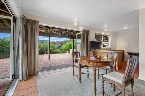 Photo of property in 77 Seaview Road, Piha, New Lynn, 0772