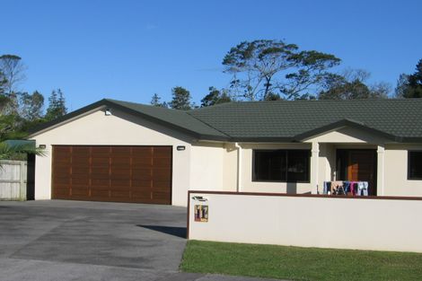 Photo of property in 11 Patsy O'hara Place, Swanson, Auckland, 0612