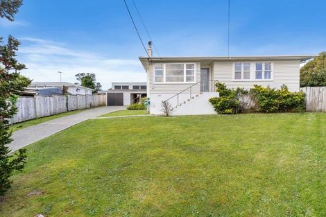 Photo of property in 13 Sheehan Road, Te Atatu South, Auckland, 0610