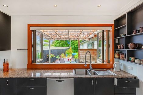 Photo of property in 38 Winston Avenue, Hokowhitu, Palmerston North, 4410