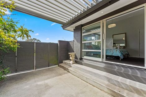 Photo of property in 1/64 Seaview Road, Castor Bay, Auckland, 0620