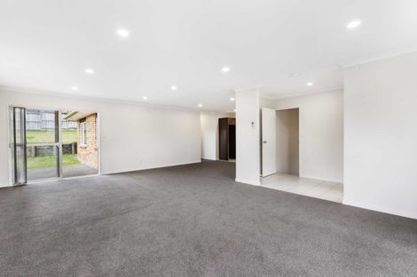 Photo of property in 4 Guinness Place, Massey, Auckland, 0614