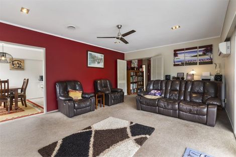 Photo of property in 12 Tanglewood Place, Cockle Bay, Auckland, 2014