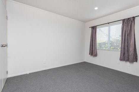 Photo of property in 18 Totaravale Drive, Totara Vale, Auckland, 0629