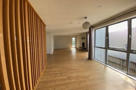 Photo of property in 6a Te Akau Crescent, Bucklands Beach, Auckland, 2012