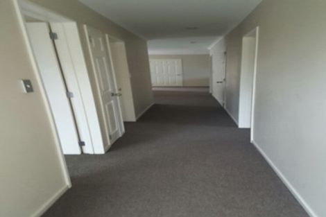 Photo of property in 13 Thomas Rea Place, Te Atatu South, Auckland, 0610