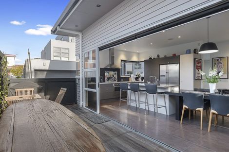 Photo of property in 30b Oceanview Road, Mount Maunganui, 3116