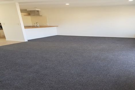 Photo of property in 5/14 Fields Parade, Oteha, Auckland, 0632