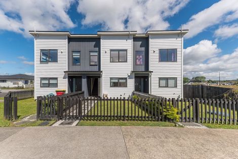 Photo of property in 4 Lumbarda Drive, Kumeu, 0810