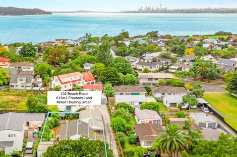 Photo of property in 102 Beach Road, Te Atatu Peninsula, Auckland, 0610