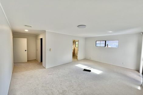 Photo of property in 31 John Downs Drive, Browns Bay, Auckland, 0630