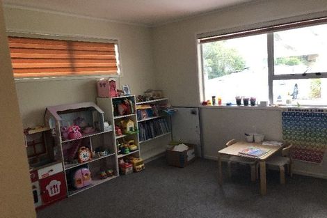 Photo of property in 31 Lavery Place, Sunnynook, Auckland, 0632