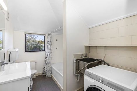 Photo of property in 128 Akaroa Drive, Maupuia, Wellington, 6022