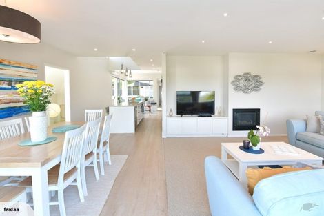 Photo of property in 69 De Luen Avenue, Tindalls Beach, Whangaparaoa, 0930