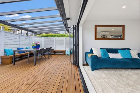 Photo of property in 1/15 Claresholm Place, Mangere Bridge, Auckland, 2022