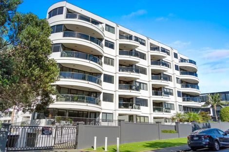 Photo of property in 2d/175 Hurstmere Road, Takapuna, Auckland, 0622