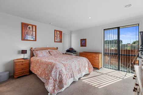 Photo of property in 24 Carrington Drive, Papamoa Beach, Papamoa, 3118