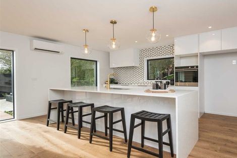 Photo of property in 142 Fendalton Road, Fendalton, Christchurch, 8052