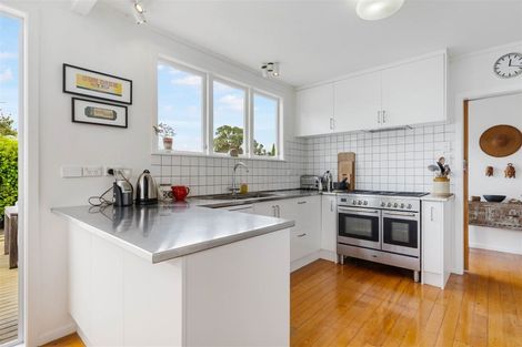 Photo of property in 32 Lynden Avenue, Hillcrest, Auckland, 0627