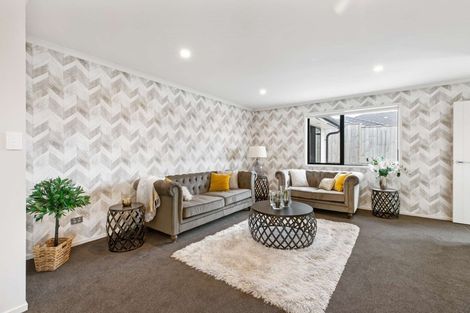 Photo of property in 2 Glennron Lane, Waiuku, 2123