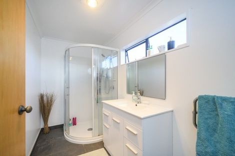 Photo of property in 18 Willowstream Grove, Cloverlea, Palmerston North, 4412