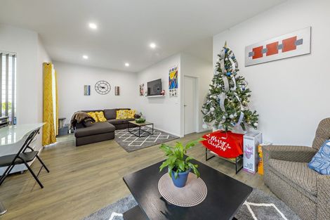 Photo of property in 9 Riroriro Close, Papakura, 2110