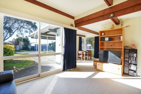 Photo of property in 2 Hollows Crescent, Takaro, Palmerston North, 4412