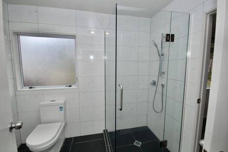 Photo of property in 2/30 Bruce Road, Glenfield, Auckland, 0629