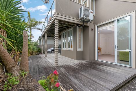 Photo of property in 2/50 The Esplanade, Eastern Beach, Auckland, 2012