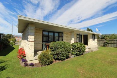 Photo of property in 10 Timaru Road, Waimate, 7924