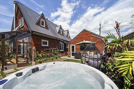 Photo of property in 4 Smith Road, Merrilands, New Plymouth, 4312