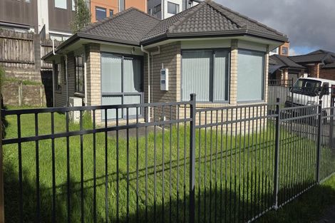 Photo of property in 33 Edgewood Way, Henderson, Auckland, 0612