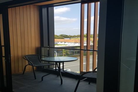 Photo of property in Frank Sargeson Apts, 404/74 Anzac Street, Takapuna, Auckland, 0622