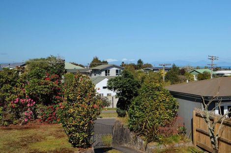 Photo of property in 4 Weka Road, Waipahihi, Taupo, 3330