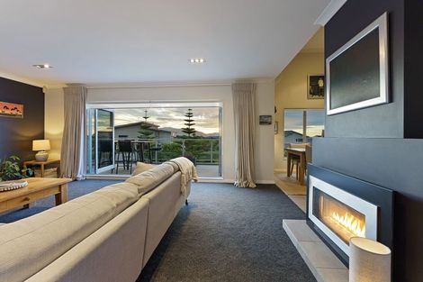 Photo of property in 11 Pharazyn Avenue, Waikanae Beach, Waikanae, 5036