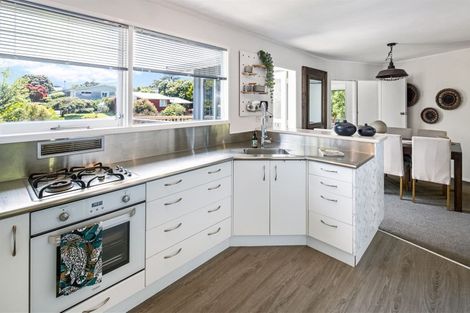 Photo of property in 1 Goddard Grove, Churton Park, Wellington, 6037