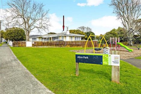 Photo of property in 23 Beaumonts Way, Manurewa, Auckland, 2102