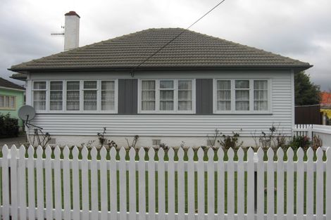 Photo of property in 72 Cambridge Street, Levin, 5510