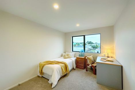 Photo of property in 10f Robert Burke Place, Henderson, Auckland, 0612